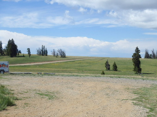 GDMBR: A trailhead and parking exists here.